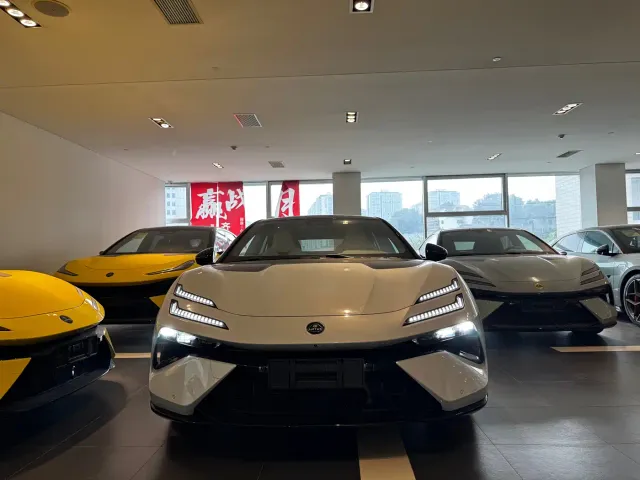 Lotus Emeya — Фото автомобиля 2