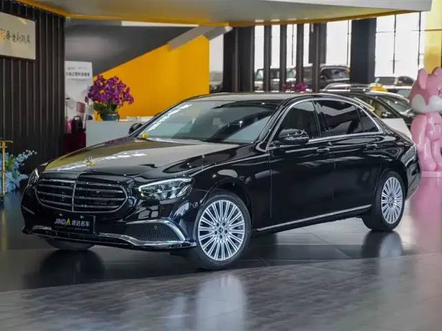 Фотография автомобиля — Mercedes-Benz E-Class