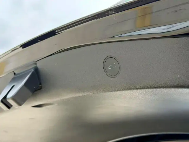 Tesla Model 3 — Фото автомобиля 16