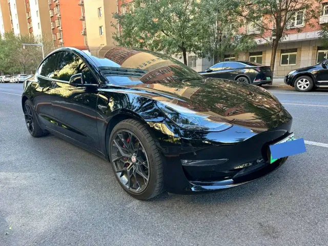 Tesla Model 3 — Фото автомобиля 2