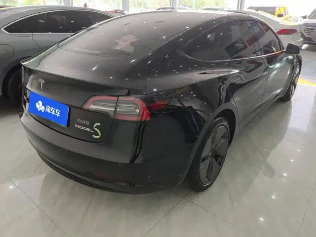 Tesla Model 3 — Фото автомобиля 3