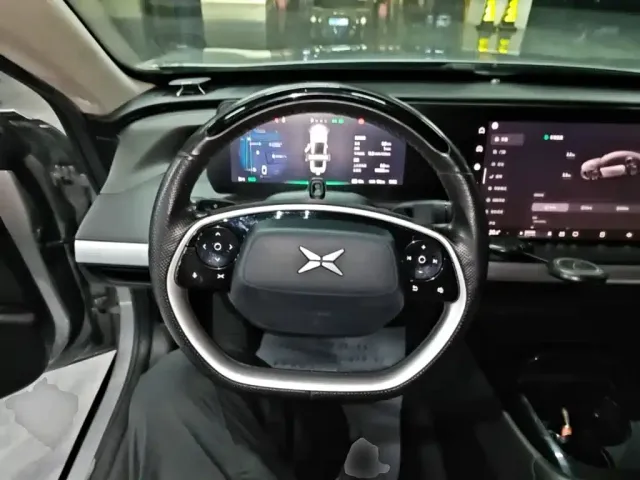 Xpeng P7 — Фото автомобиля 10
