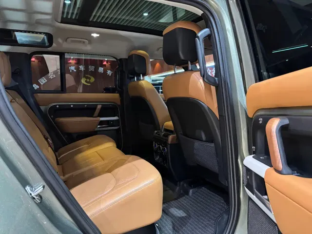 Land Rover Defender — Фото автомобиля 7