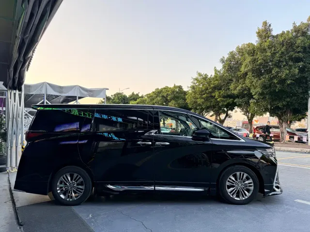 Toyota Alphard — Фото автомобиля 4