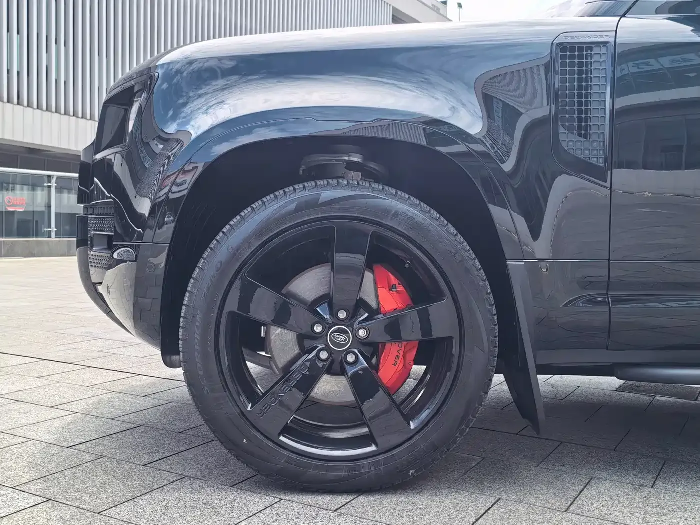 Land Rover Land Rover Defender 2024 110 3.0T P400 X-DYNAMIC HSE — Фото автомобиля 4