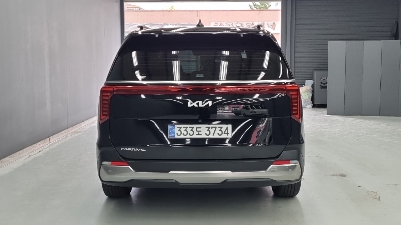 Kia Carnival Generation 4 — Фото автомобиля 4