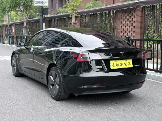 Tesla Model 3 — Фото автомобиля 7