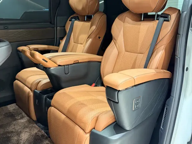 Toyota Vellfire — Фото автомобиля 13