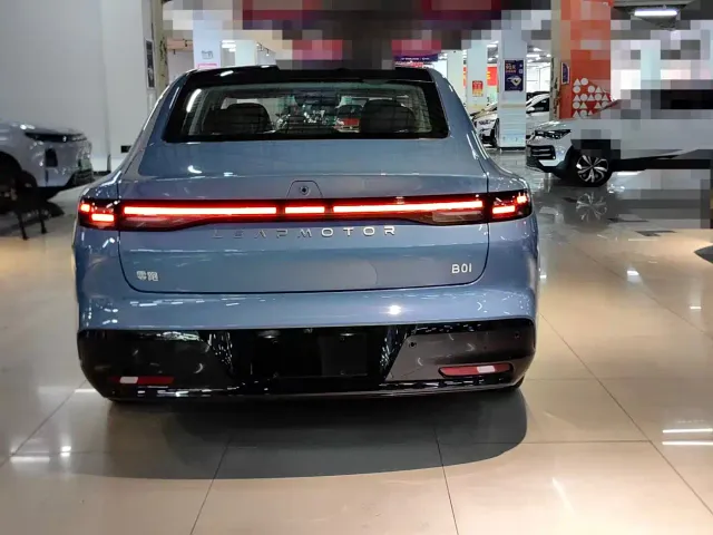 Leapmotor B01 — Фото автомобиля 5