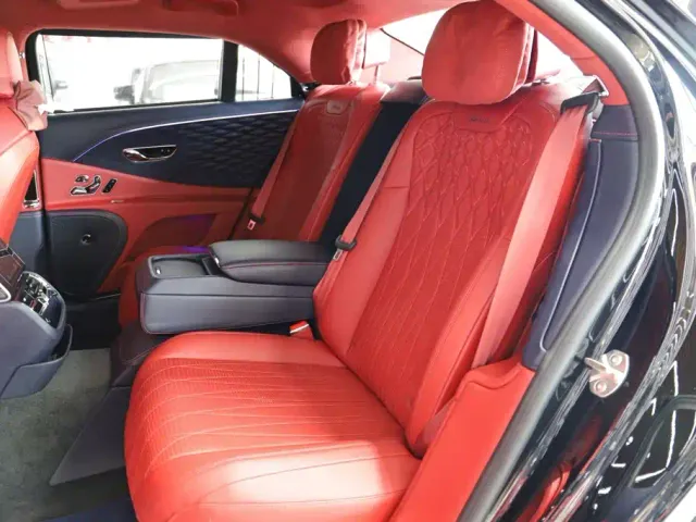 Bentley Flying Spur — Фото автомобиля 7