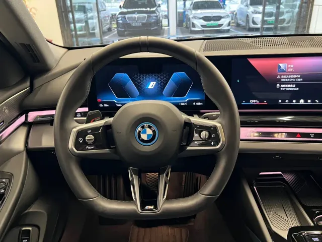 BMW i5 — Фото автомобиля 11