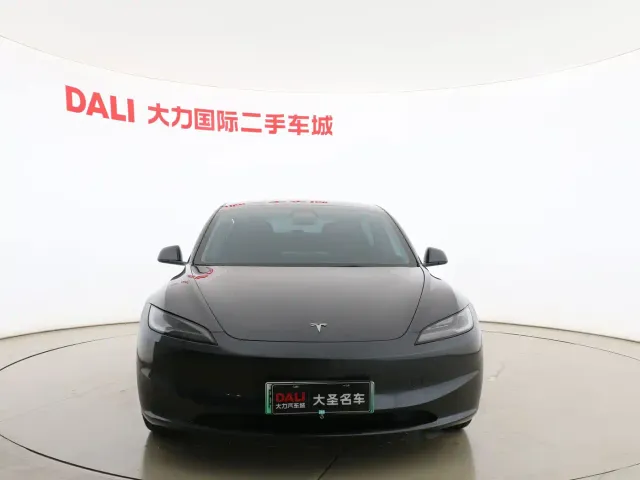 Tesla Model 3 — Фото автомобиля 2