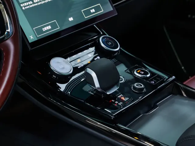 Land Rover Range Rover Sport — Фото автомобиля 19