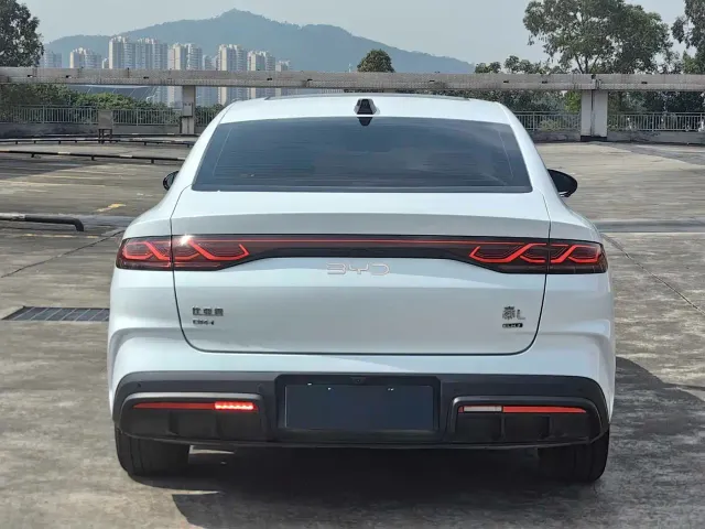BYD Qin L — Фото автомобиля 6