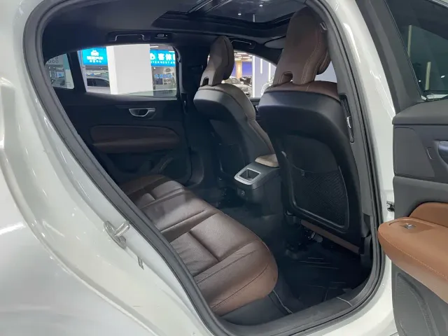 Volvo S60 — Фото автомобиля 6
