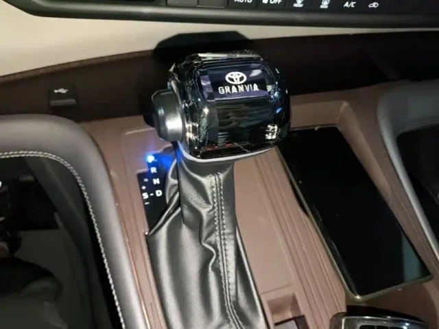 Toyota Granvia — Фото автомобиля 13