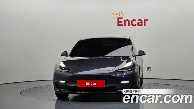Tesla Model 3 — Фото автомобиля 3