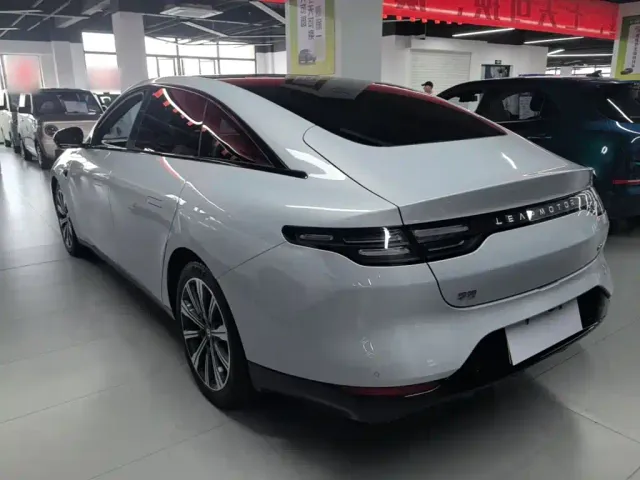 Leapmotor Leapmotor C01 2023 525 Comfort Edition — Фото автомобиля 4