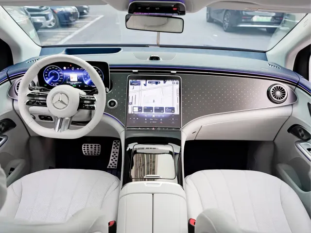 Mercedes-Benz EQE SUV — Фото автомобиля 15