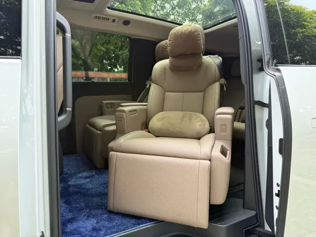 Li Auto MEGA — Фото автомобиля 19