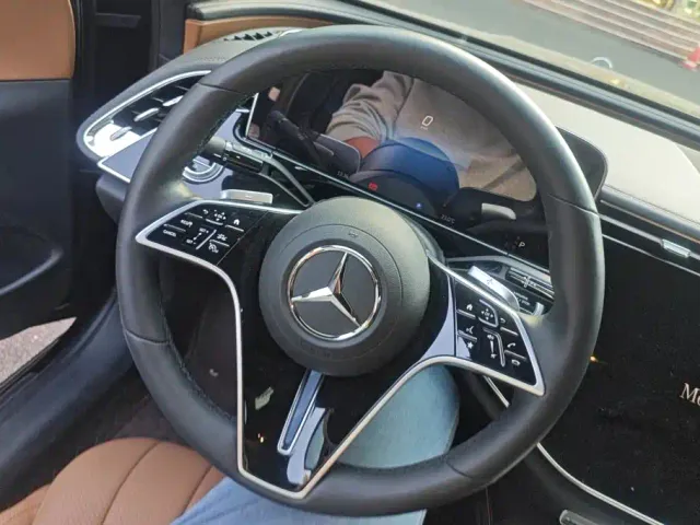 Mercedes-Benz E-Class — Фото автомобиля 15