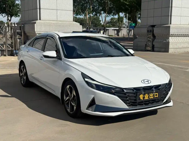 Hyundai Elantra — Фото автомобиля 3