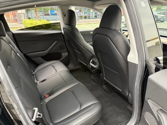 Tesla Model Y — Фото автомобиля 11