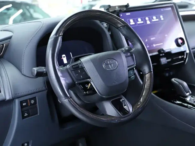 Toyota Alphard — Фото автомобиля 23