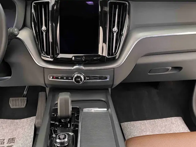 Volvo XC60 — Фото автомобиля 16
