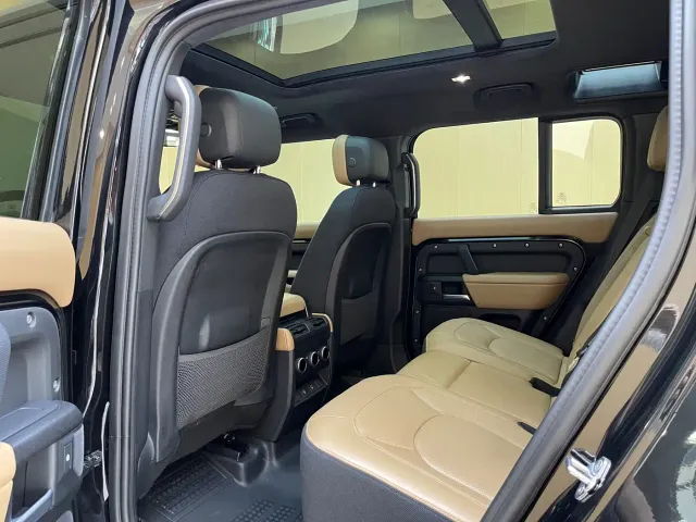 Land Rover Defender — Фото автомобиля 13