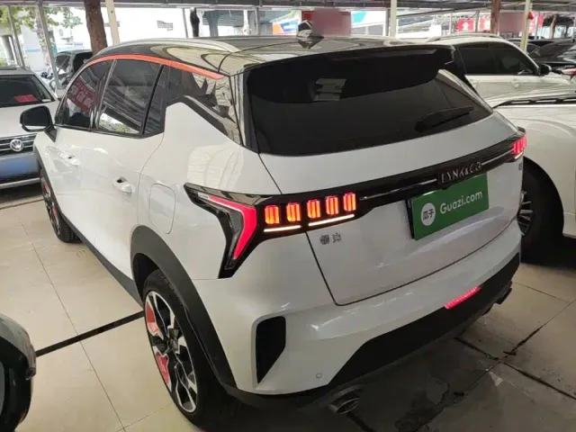 Lynk & Co Lynk & Co 06 2020 1.5T Halo — Фото автомобиля 4