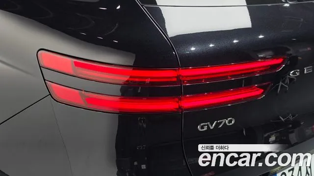 Genesis GV70 — Фото автомобиля 8