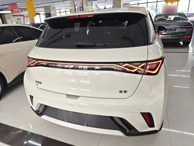 BYD Dolphin 2025 420km Freedom Edition — Фото автомобиля 5