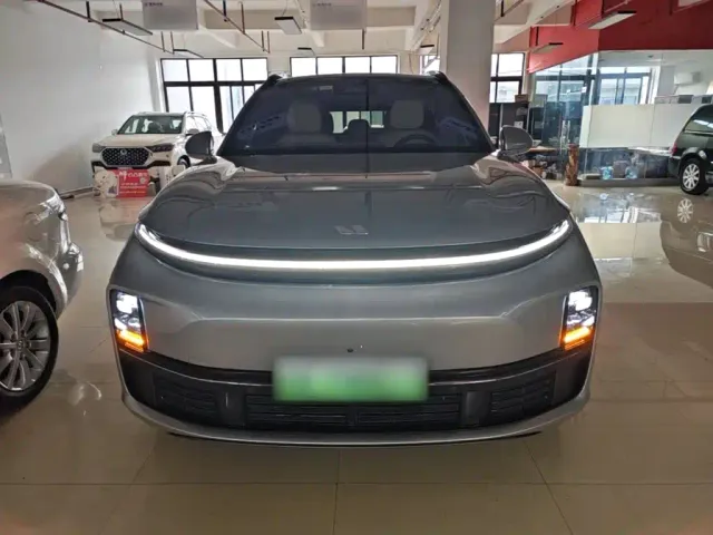Li Auto L7 — Фото автомобиля 2