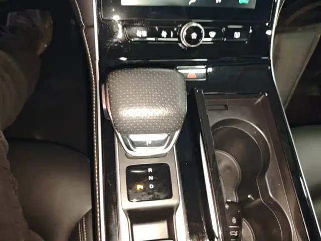 Roewe i6 MAX EV — Фото автомобиля 13