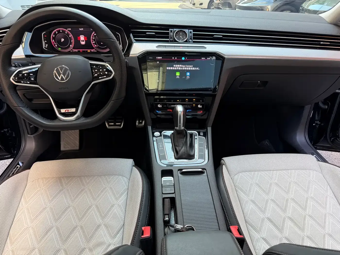 Volkswagen Magotan 2023 Model 2 Million Commemorative Edition 330TSI DSG Luxury — Фото автомобиля 19