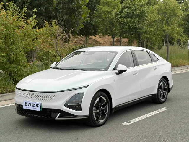 Фотография автомобиля — Wuling Starlight