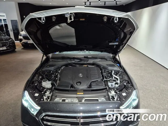Mercedes-Benz E-Class — Фото автомобиля 6