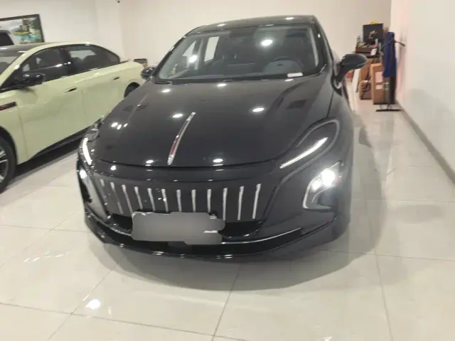 Hongqi E-QM5 — Фото автомобиля 2