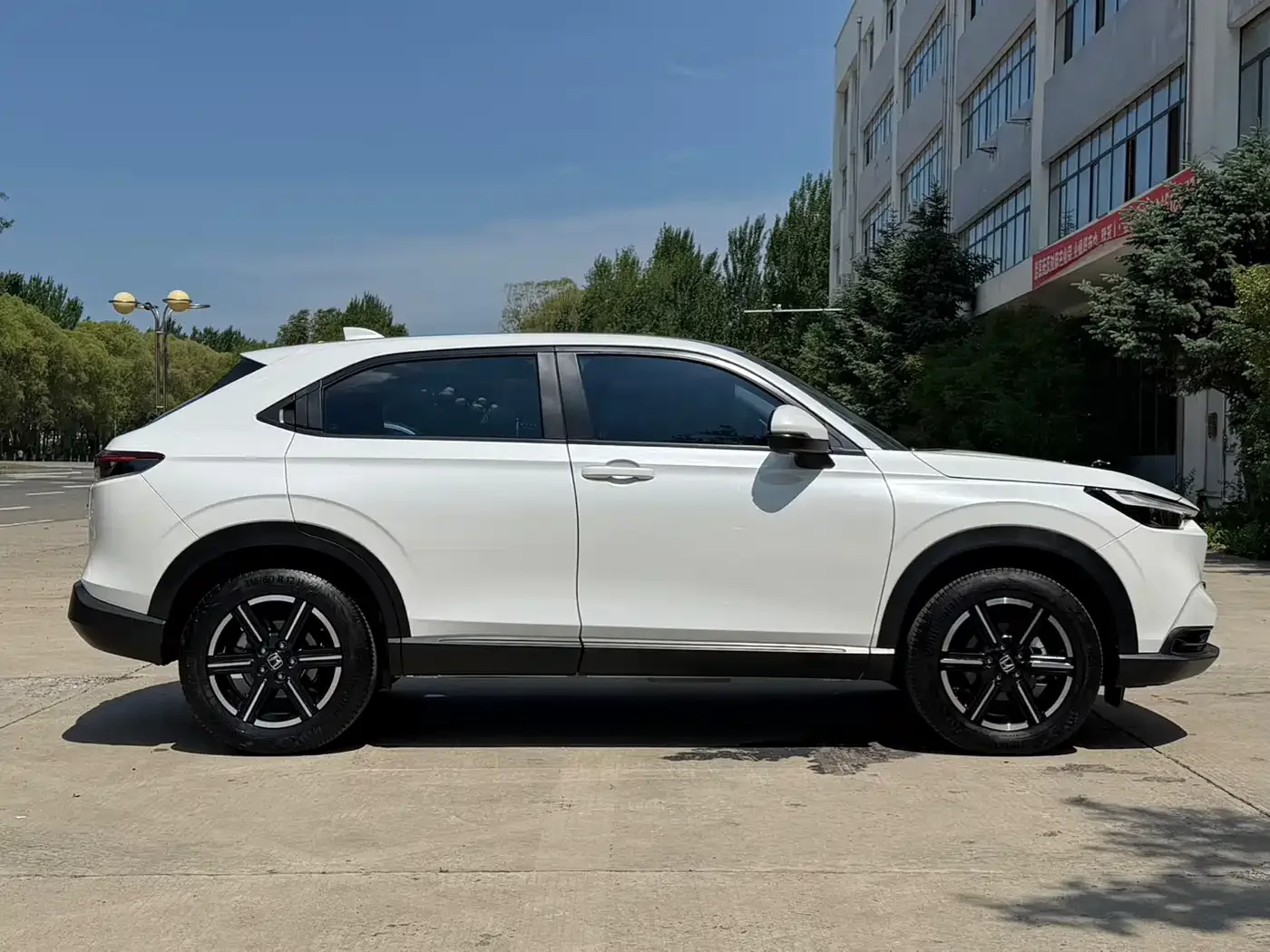 Honda Vezel 2023 1.5L CVT Technology Edition — Фото автомобиля 4