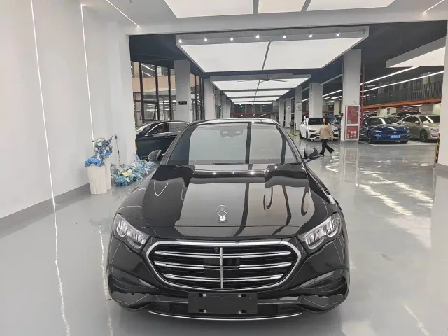 Фотография автомобиля — Mercedes-Benz E-Class