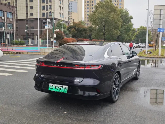 Voyah Zhuiguang — Фото автомобиля 10