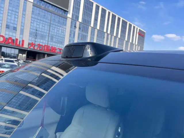 Li Auto L9 — Фото автомобиля 10