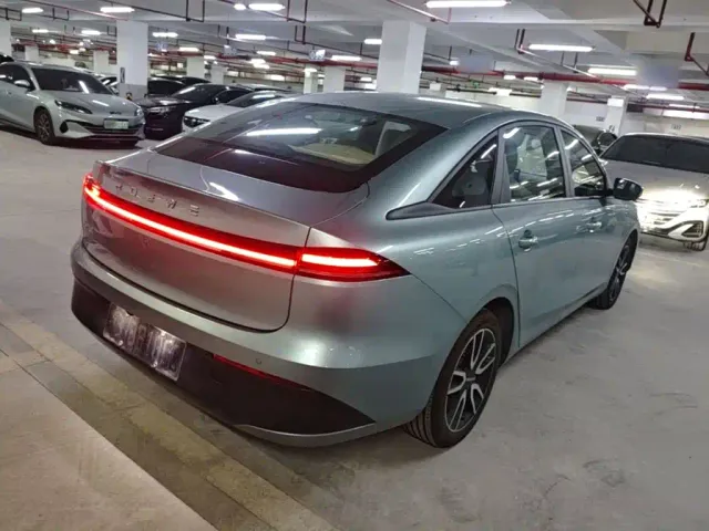 Roewe D6 — Фото автомобиля 6
