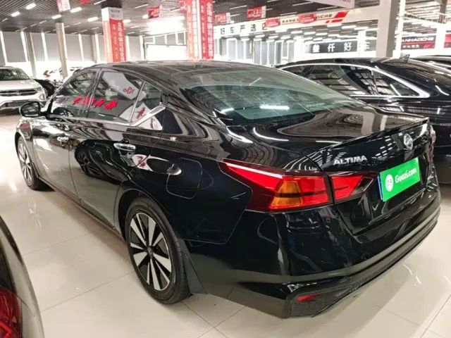 Nissan Teana — Фото автомобиля 4