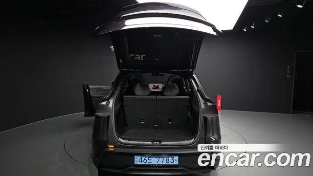 Tesla Model Y — Фото автомобиля 16