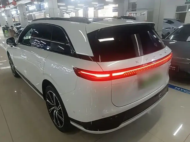 Xpeng G9 — Фото автомобиля 4