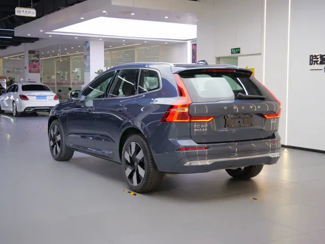 Volvo XC60 — Фото автомобиля 5