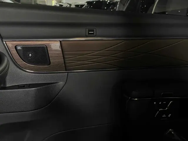 Toyota Alphard — Фото автомобиля 14