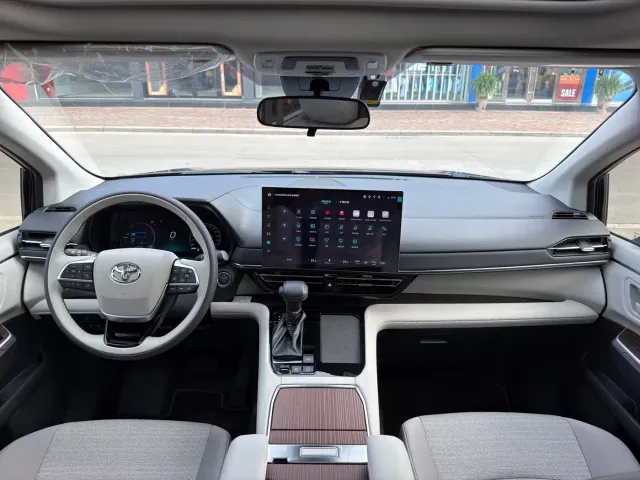 Toyota Sienna — Фото автомобиля 7
